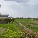 With Gas Fireplace & Bath 度假居