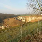 With Gas Fireplace & Bath 度假居