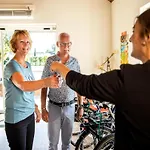 With Gas Fireplace & Bath * 贝梅伦