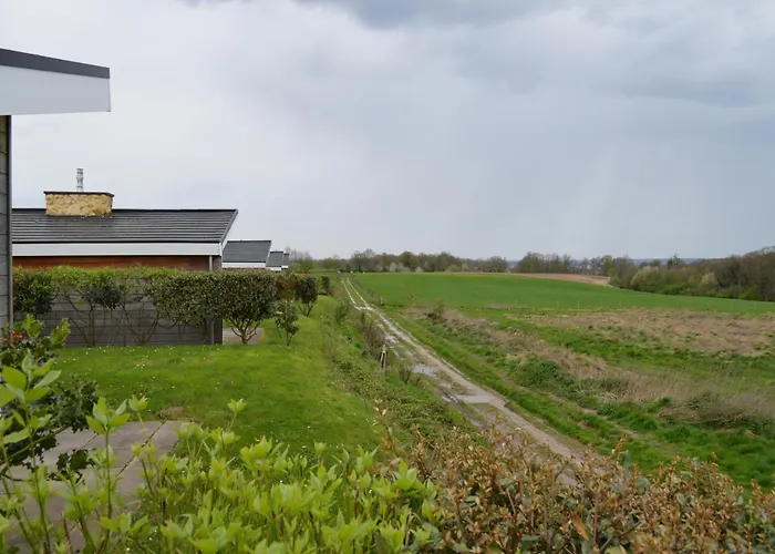 With Gas Fireplace & Bath Holiday home