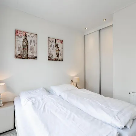 With Gas Fireplace & Bath *