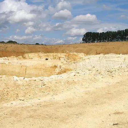 With Gas Fireplace & Bath * بيميلين